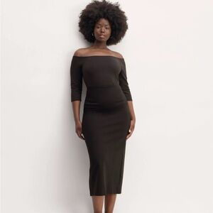 Everlane THE FORM OFF-SHOULDER TOP color black  size medium